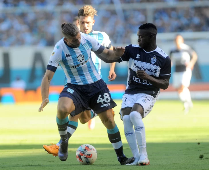 Racing se fue silbado del “Cilindro” por el empate