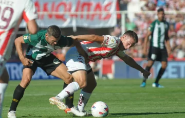 Unión “taladró” a Banfield y sigue firme