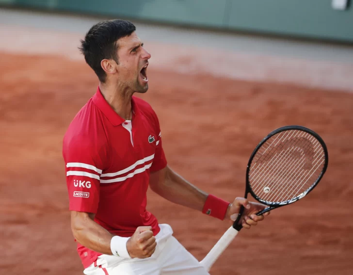 Djokovic ganó ante un enorme Tsitsipas