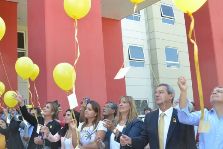 Día del Cáncer Infantil con una suelta de globos