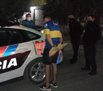 Reo con salidas y otro, efectuaron 3 tiros a un hombre luego de robarle