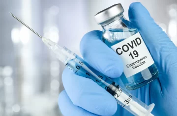 La Universidad de Oxford anunció que su vacuna contra el coronavirus genera anticuerpos y es segura
