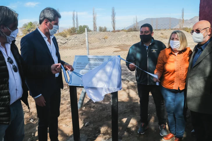 En Ullum, más vecinos con agua potable y materiales para construir