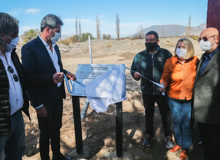 En Ullum, más vecinos con agua potable y materiales para construir