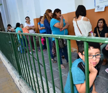 Escuelas estatales: habrá turnos online y otros presenciales para las inscripciones