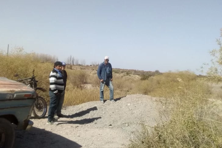 Taparon una huella hacia Mendoza, pero es por donde los laguneros se abastecían