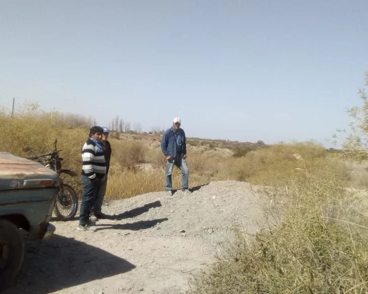 Taparon una huella hacia Mendoza, pero es por donde los laguneros se abastecían