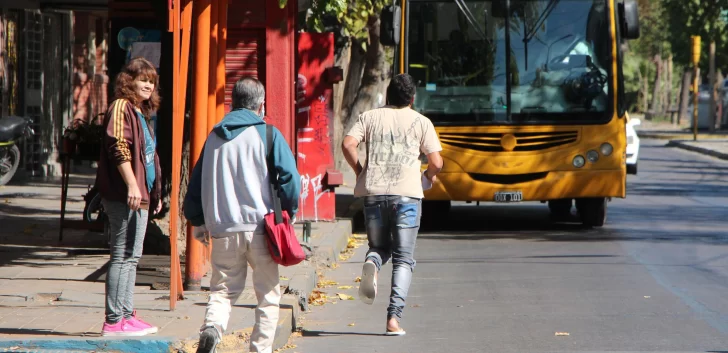 ¿Paran los colectivos? La UTA amenaza con medidas por demoras en el pago a choferes