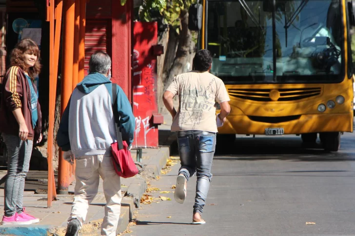 ¿Paran los colectivos? La UTA amenaza con medidas por demoras en el pago a choferes