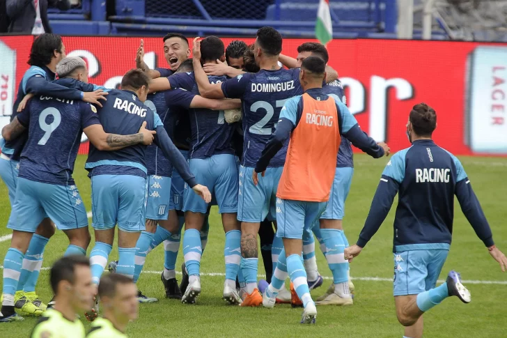 Racing copó el “Fortín” y sigue soñando