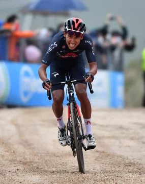 Bernal dominó la montaña y es líder