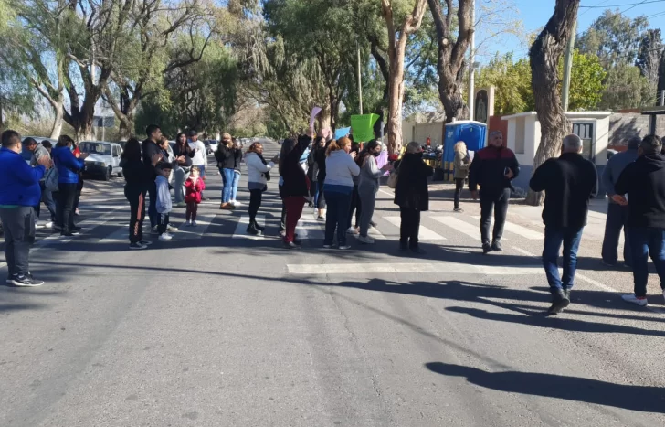 Familiares de guardias reclamaron en el Penal