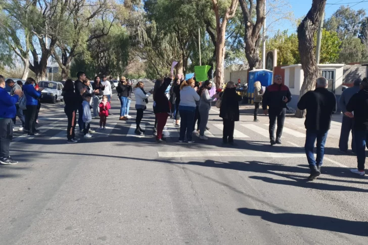 Familiares de guardias reclamaron en el Penal