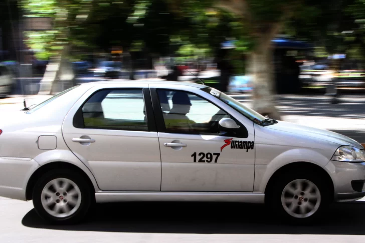 Los taxis y remises tendrán franjas de color para diferenciarse de los truchos