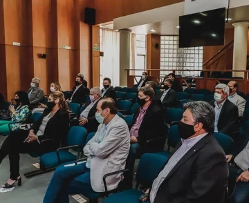 Diputados dijeron que Uñac arengó a defender la ley de partidos políticos