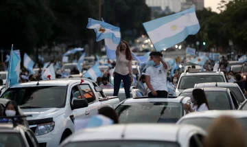 La bronca por cierre de escuelas gana las calles con más protestas