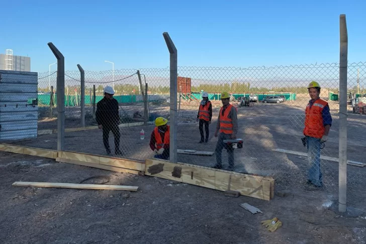 Tras cinco meses se reactivó la remodelación del aeropuerto