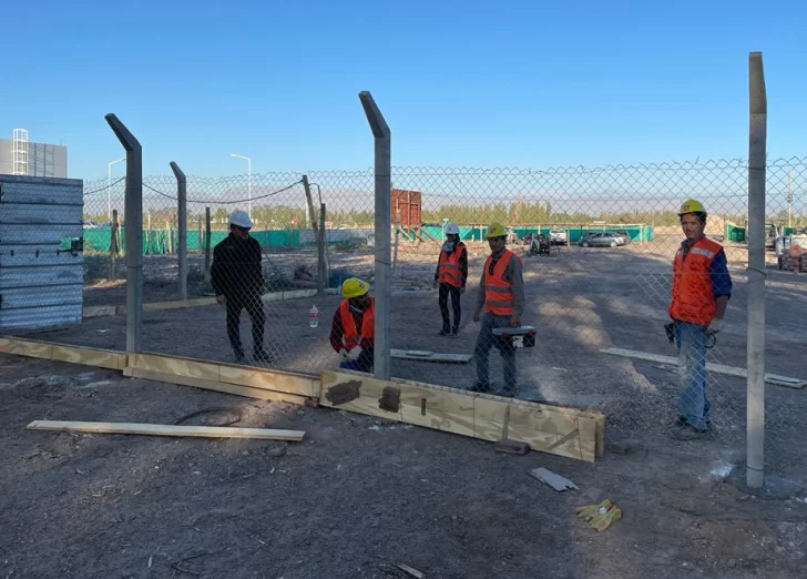 Tras cinco meses se reactivó la remodelación del aeropuerto