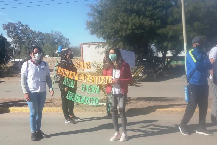 Estudiantes reclaman que se retome la obra de la sede de la UNSJ en Jáchal