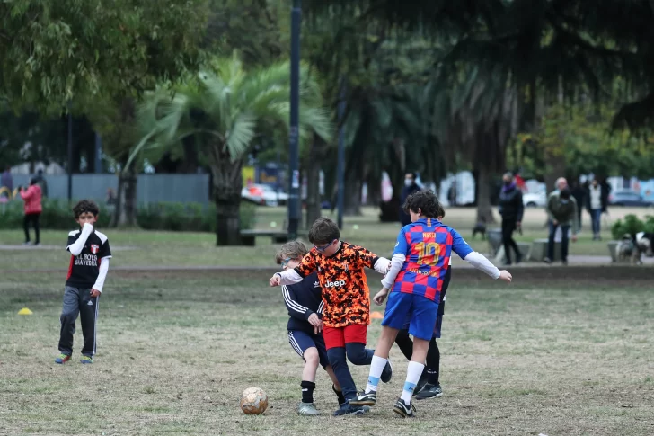 Niños y adolescentes, ¿por qué sería necesario vacunarlos contra el covid?