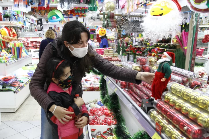 La canasta navideña cuesta $1.254 este año y algunos productos son más chicos