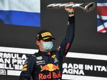 Verstappen celebró en Imola