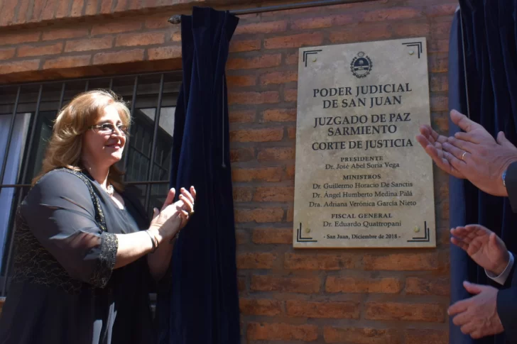 La jueza de Paz que permite pagar multas con mercadería ¿incurre en un delito?