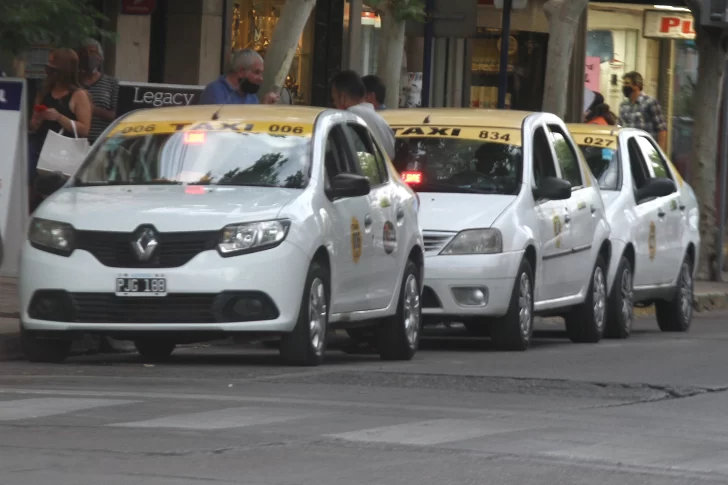 Después de dos años volverán a entregar licencias de taxis y remises por concurso