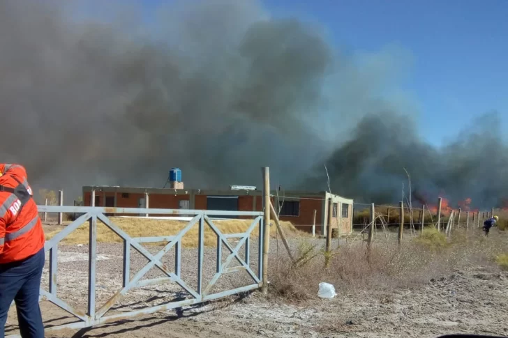 El viento Zonda dejó como saldo más de 30 incendios y 6 personas heridas