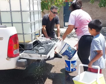 Zonda: la odisea de más de 700 familias que viven sin agua en pleno calor extremo