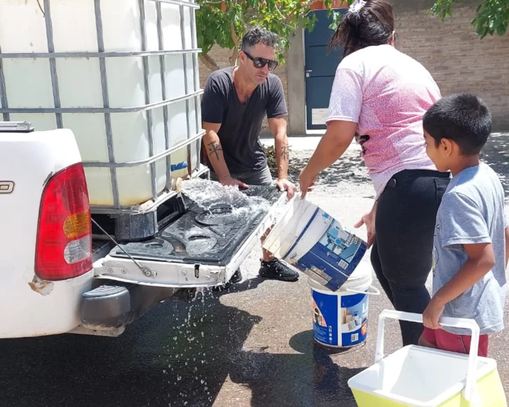 Zonda: la odisea de más de 700 familias que viven sin agua en pleno calor extremo