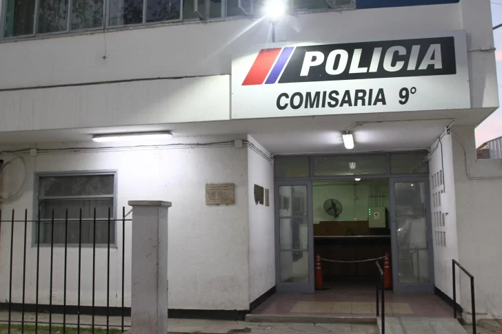 Dos jóvenes le cortaron la cara a un remisero y lo amenazaron con un arma para robarle