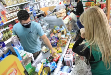 Por la crisis, la gente compra menos carne, enlatados y artículos de cuidado personal