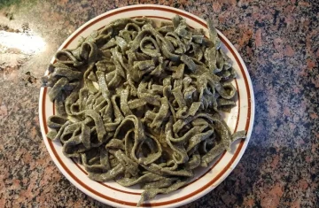 Impulsan producción de fideos con algas