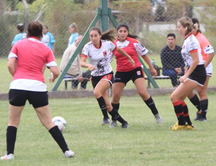 Un torneo de fútbol femenino busca fomentar la igualdad y la autoestima