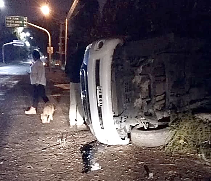 Al menos un herido al volcar