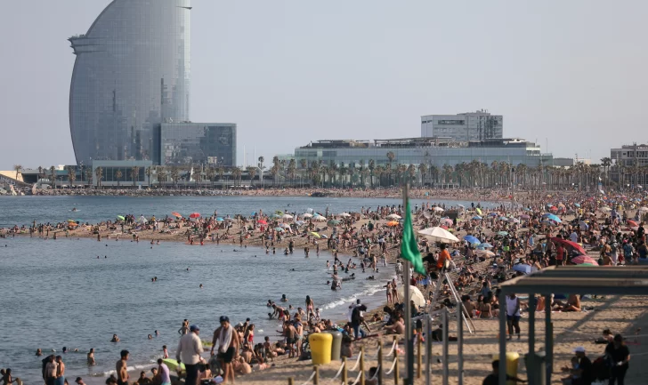 España y su primer domingo en libertad con playas concurridas