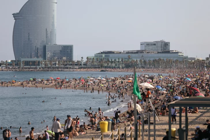 España y su primer domingo en libertad con playas concurridas