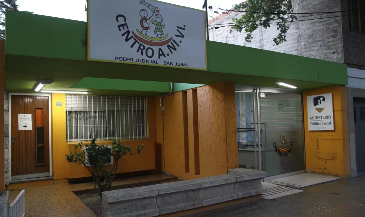 Una mujer recibió un nene para adoptarlo pero abusó de él y terminó corrompiéndolo