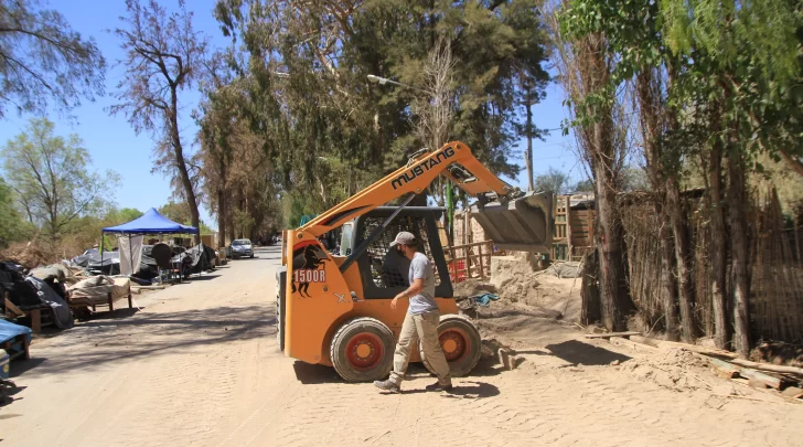 Zona del epicentro: hay carpas multiuso y mucha gente que todavía vive en la calle