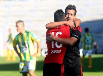 Newell’s le respira cerca