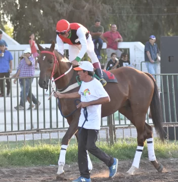 Domingo de carreras en el Jockey