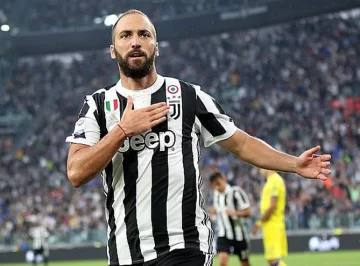 Higuaín: “Tengo la cabeza acá”