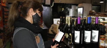 El vino en botella al público volvió a subir este mes un 15% promedio