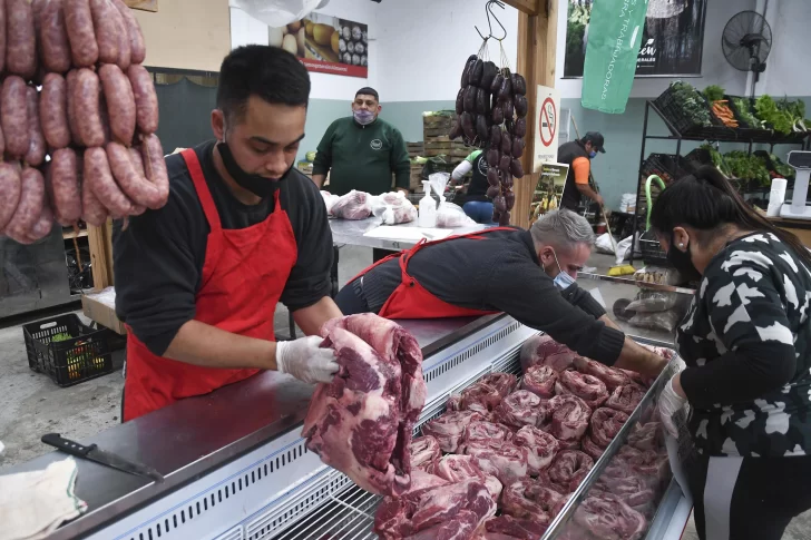 Arrancó la venta de 5 cortes de carne barata en supermercados