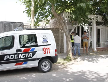 A golpes y un cuchillo, atacan a un ingeniero, roban y huyen en su auto