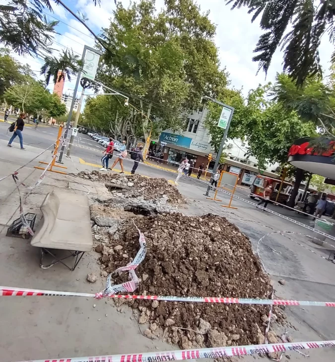 Tras una rotura modificarán varias obras en la peatonal, a tres años de la remodelación