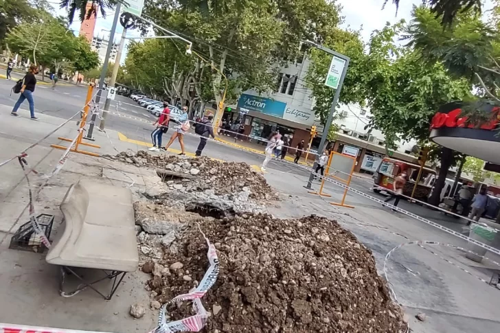 Tras una rotura modificarán varias obras en la peatonal, a tres años de la remodelación