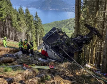 Tragedia al caer un teleférico en Italia