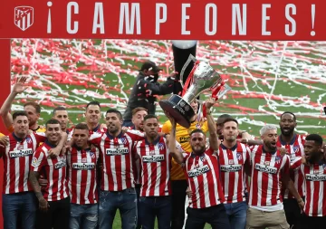 El Atlético recibió la Copa en su estadio